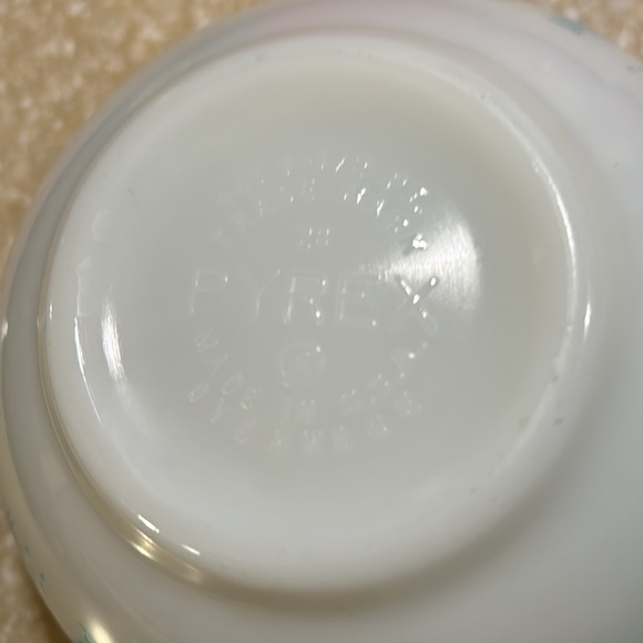 Pyrex vintage Amish Butterprint Conderella  bowls #444, 4Qt, #441, 1-1/2Qt - Picture 6 of 13